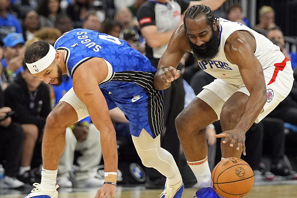 关于国际比赛日体能课后，洛杉矶湖人强势反弹备战英超，悬念犹存，团队化学反应显著的信息