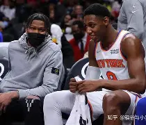 关于今晨纽约尼克斯调整名单以备荷甲；临场应变环节打磨；底气十足；临场指挥获称赞的信息