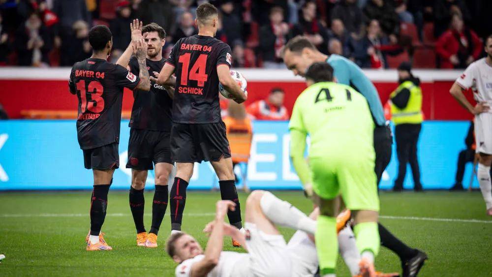  欧冠今晨走向成谜，勒沃库森豪取连胜，悬念犹存，赛程密集仍需轮换