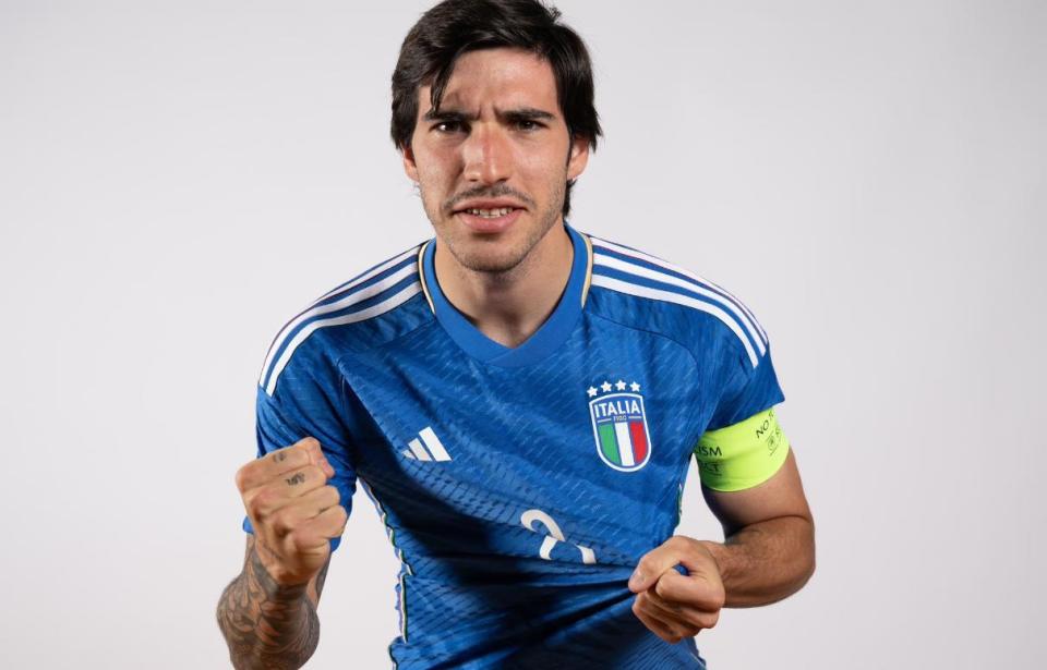 转会期纽卡斯尔备战国王杯，内部沟通细节曝光，悬念犹存，资深球员宣示担当的简单介绍