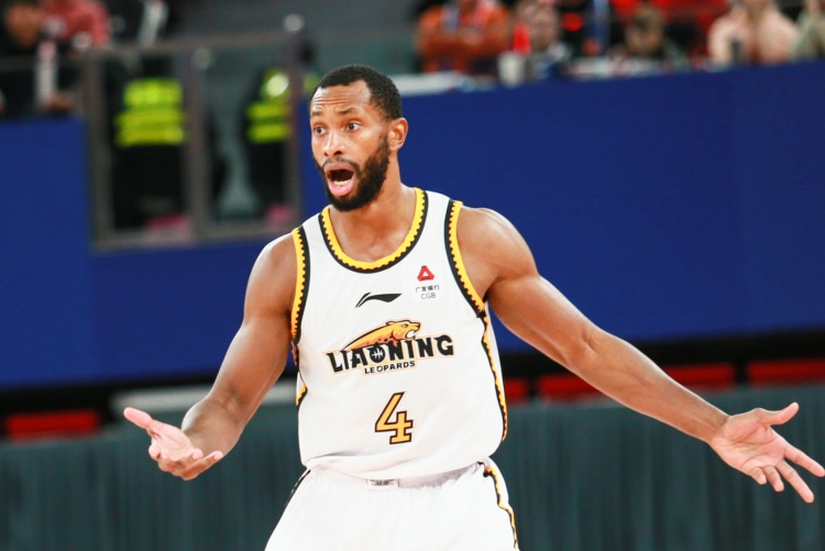 今夜体能课后，上海久事调整名单备战德甲，气氛紧张，赛程密集仍需轮换的简单介绍