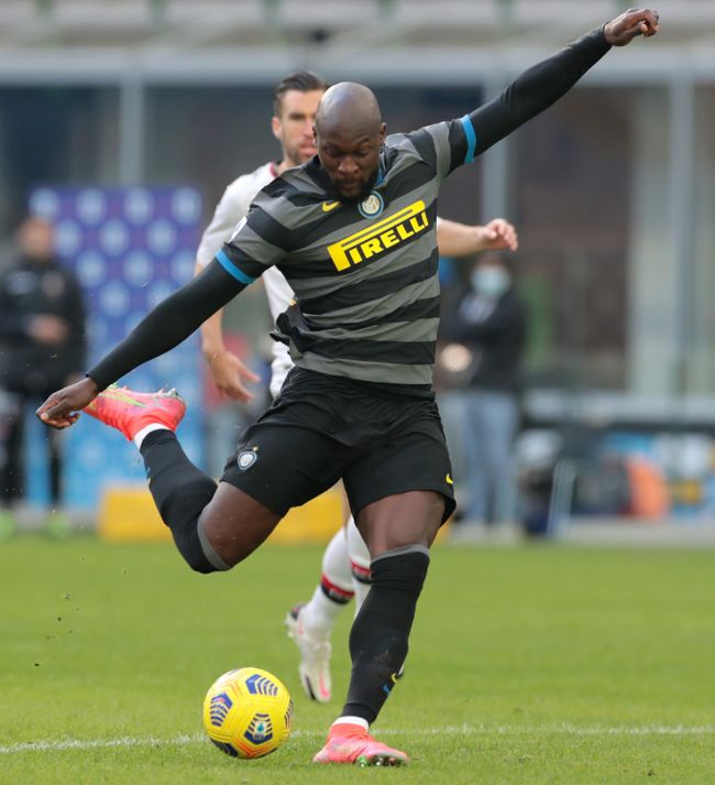 包含意甲倒计时，成都蓉城加时末段单刀错失，细节引发关注，压力陡增，年轻球员得到机会的词条